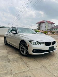 2019 BMW 330i Xdrive - color white