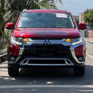 2020 Mitsubishi Outlander Limited in Red – front angle view