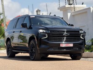 2022 Chevrolet Suburban in color black