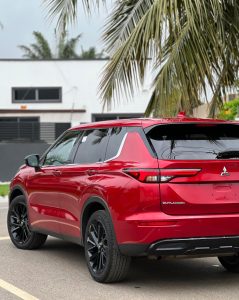 🚘 2024 Mitsubishi Outlander Black Edition.Red colour
exterior